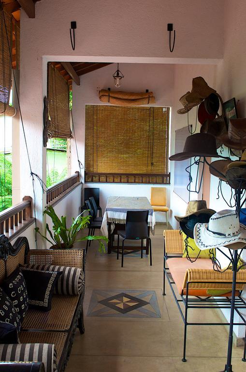 Yoho Home Away Home แคนดี้ ภายนอก รูปภาพ