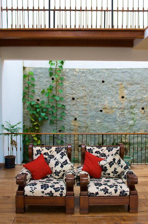 Yoho Home Away Home แคนดี้ ภายนอก รูปภาพ