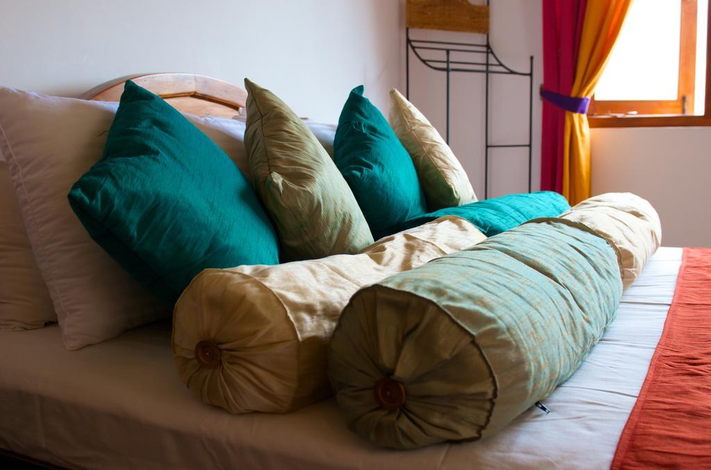Yoho Home Away Home แคนดี้ ภายนอก รูปภาพ