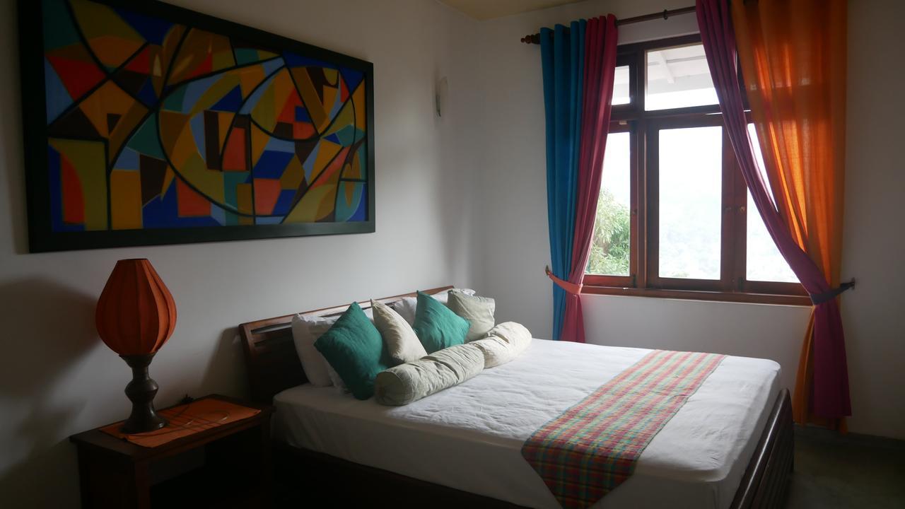 Yoho Home Away Home แคนดี้ ภายนอก รูปภาพ
