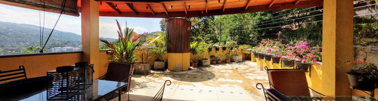 Yoho Home Away Home แคนดี้ ภายนอก รูปภาพ