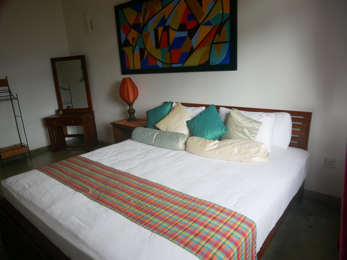 Yoho Home Away Home แคนดี้ ภายนอก รูปภาพ