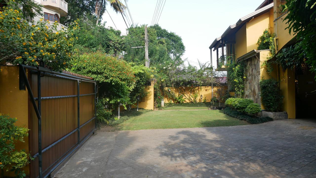 Yoho Home Away Home แคนดี้ ภายนอก รูปภาพ