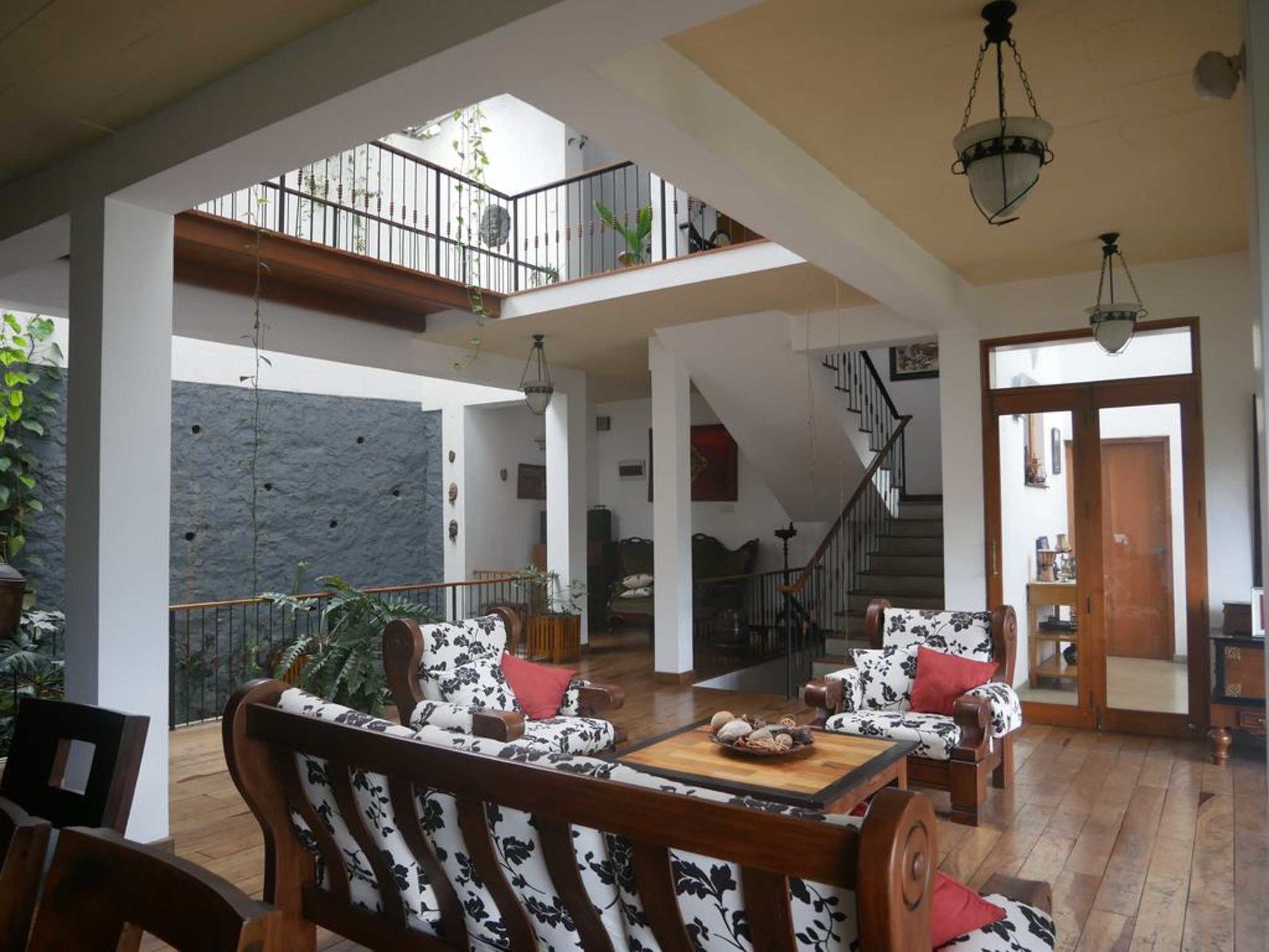 Yoho Home Away Home แคนดี้ ภายนอก รูปภาพ