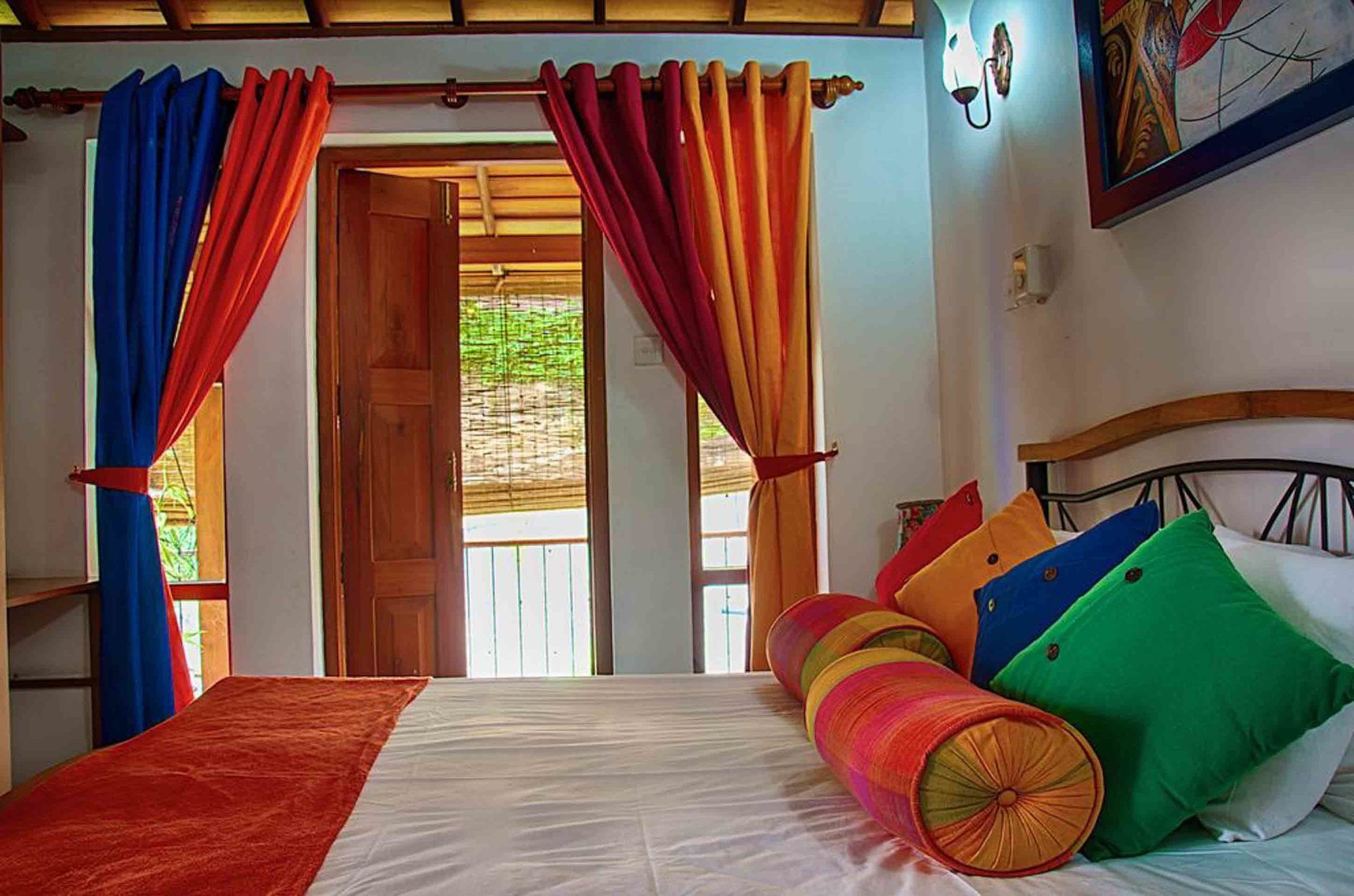 Yoho Home Away Home แคนดี้ ภายนอก รูปภาพ
